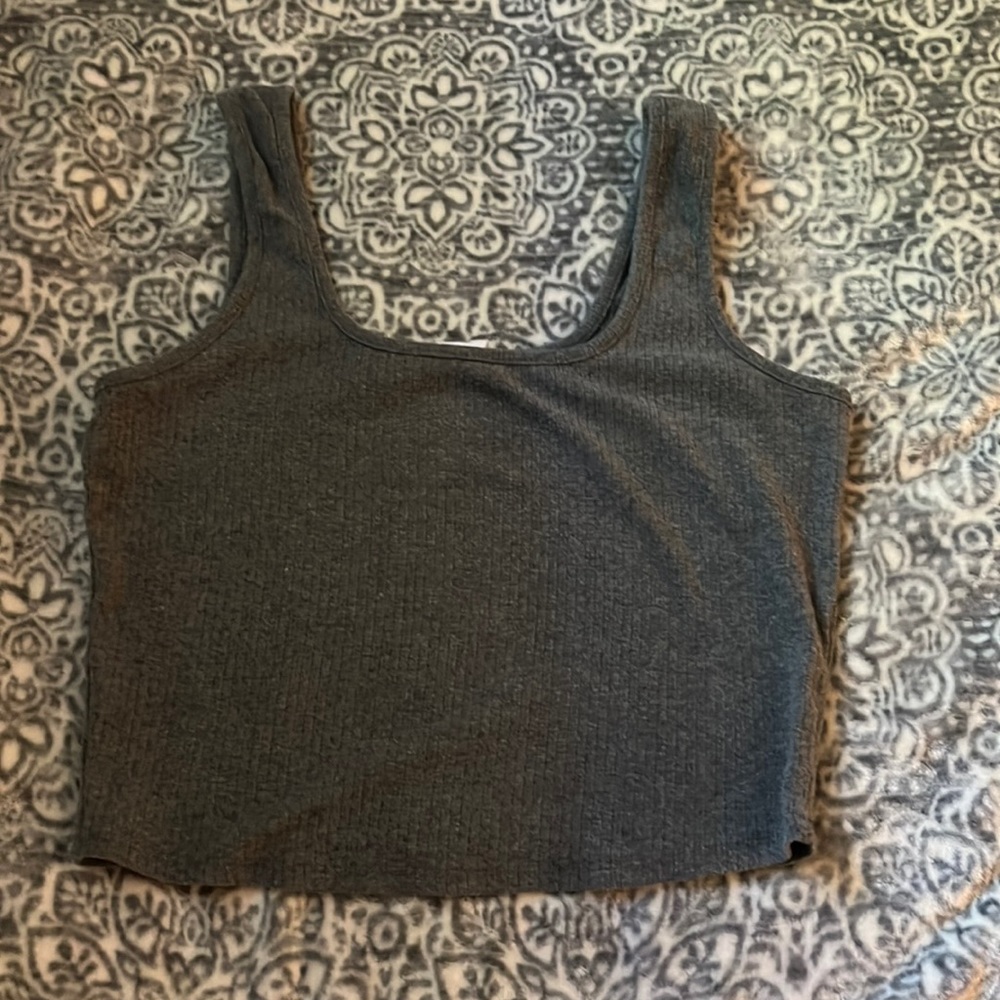 Grey comfy cropped tank top in size X-Large!